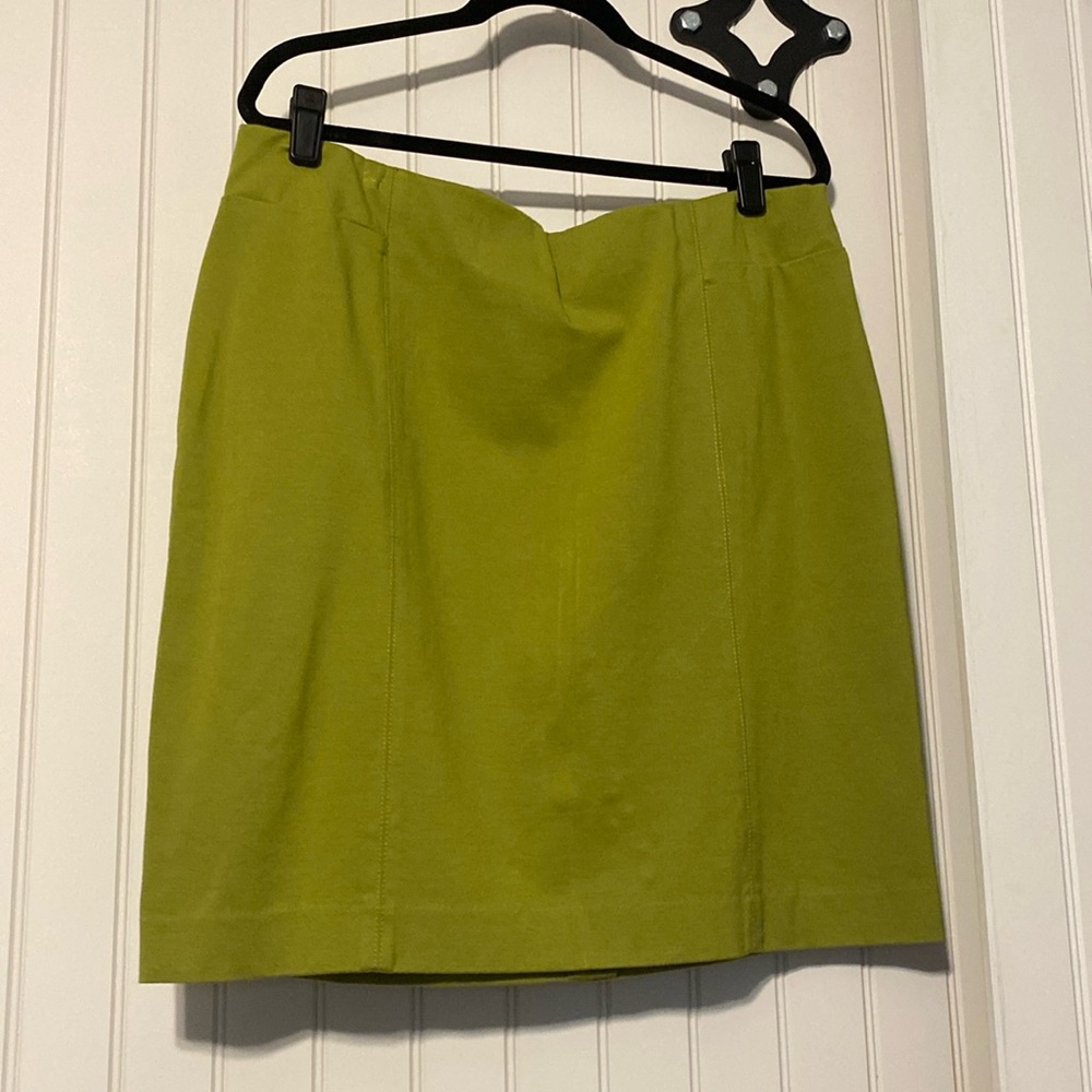Like new J. Jill Ponte spring green skirt. Large, 18” across waist, 22” long.